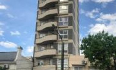 DEPARTAMENTO DE 2 AMBIENTES, BAULERA Y COCHERA EN BANFIELD.