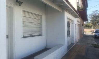 Casa venta  La Plata 2 dormitorios  patio cochera
