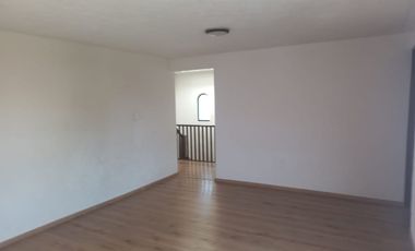 Amplia residencia fraccionamiento privado TOLUCA