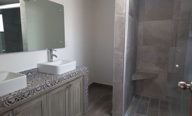 Amplia residencia fraccionamiento privado TOLUCA