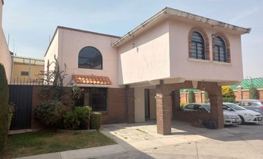 Amplia residencia fraccionamiento privado TOLUCA