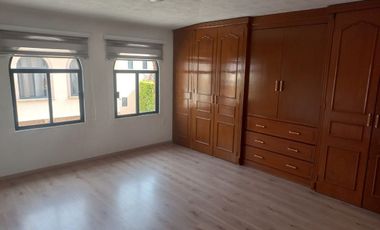 Amplia residencia fraccionamiento privado TOLUCA