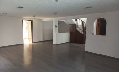 Amplia residencia fraccionamiento privado TOLUCA