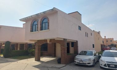 Amplia residencia fraccionamiento privado TOLUCA