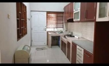 DISEWAKAN RUMAH FULL FURNISH KENCANA LOKA luas murah siap huni