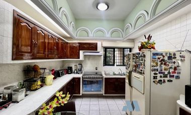 Casa en Venta Para Consultorios Oficinas Frente Jardin Corregidora Centro Colima