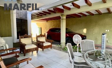 Casa en Venta Para Consultorios Oficinas Frente Jardin Corregidora Centro Colima