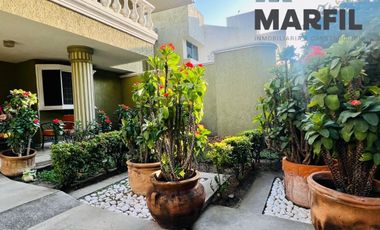 Casa en Venta Para Consultorios Oficinas Frente Jardin Corregidora Centro Colima