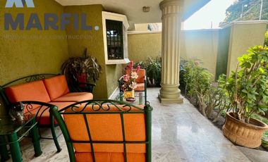 Casa en Venta Para Consultorios Oficinas Frente Jardin Corregidora Centro Colima