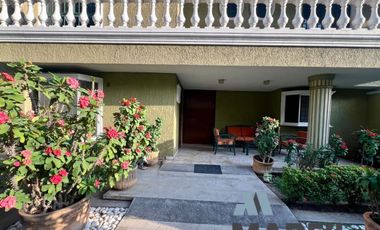 Casa en Venta Para Consultorios Oficinas Frente Jardin Corregidora Centro Colima