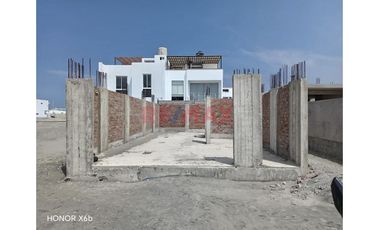 Oportunidad En Cerro Azul – Terreno Con Avance De Construcción (1Er Piso) + Estacionamiento Independiente