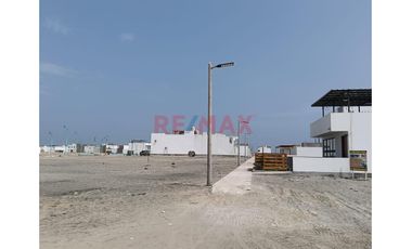 Oportunidad En Cerro Azul – Terreno Con Avance De Construcción (1Er Piso) + Estacionamiento Independiente