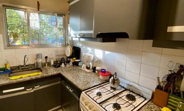 Casa de 3 AMBIENTES ubicada a 200 metros de la Avenida Tomás Espora .