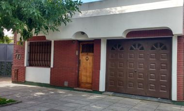 Casa en PH al frente de 3 dormitorios  - Lomas de Zamora Este