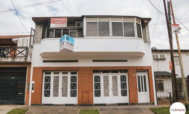 Venta de casa multifamiliarconstruida s/ lote propio de 454 m2, ideal p/2 familias -El Palomar