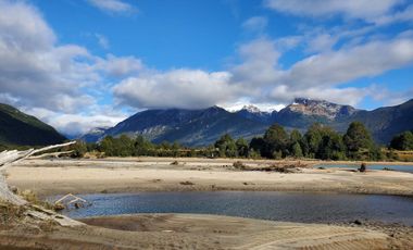 Patagonia, 178ha campo a orillas del rio El Engaño