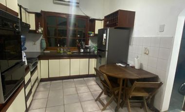 Excelente PH al frente, 3 dorm,2 baños, cochera, patio y quincho.