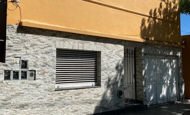 Excelente PH al frente, 3 dorm,2 baños, cochera, patio y quincho.