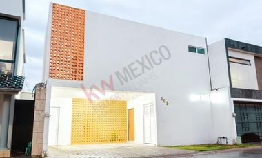 Casa equipada en venta con doble altura en Villas del Renacimiento, Torreón, Coahuila
