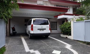 House for Sale in Ayala Alabang!