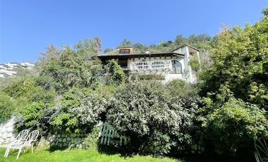 Casa en venta de 4 dorm. en Lo Barnechea