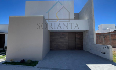 Casa en venta al poniente de la ciudad