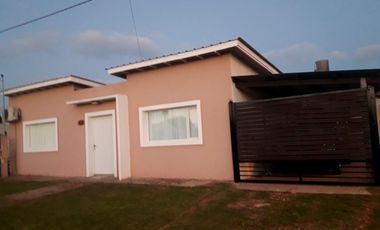 Casa en venta - 2 Dormitorios 2 Baños - 300Mts2 - Santa Clara del Mar