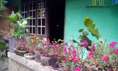 Rumah asri masuk gang dgn tanah luas dii Cibogo Lewigajah Cimahi selatan | SUTIAH
