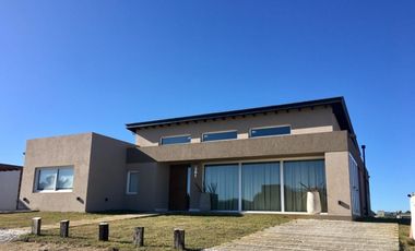 CASA EN VENTA EN COSTA ESMERALDA - ECUESTRE 301
