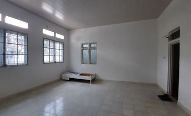 Disewakan Rumah Mewah 1 lantai diMampang Keb. Baru Jak Sel 175jt /thn