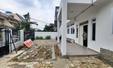 Disewakan Rumah Mewah 1 lantai diMampang Keb. Baru Jak Sel 175jt /thn