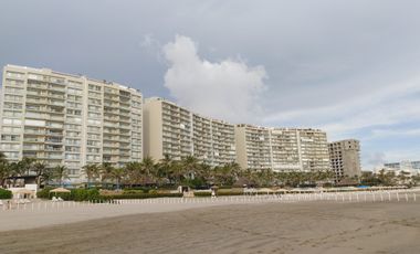 CONDOMINIO PLAYA MAR DIAMANTE sobre costera Las palmas.