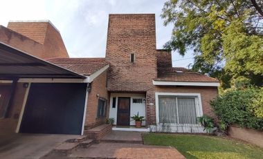 CASA EN VENTA GRANJA DE FUNES 3 DORMITORIOS PILETA