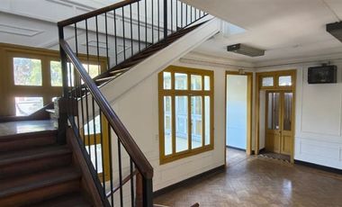 Local Comercial en arriendo en Santiago casona patrimonial