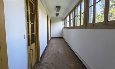 Local Comercial en arriendo en Santiago casona patrimonial