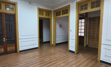 Local Comercial en arriendo en Santiago casona patrimonial