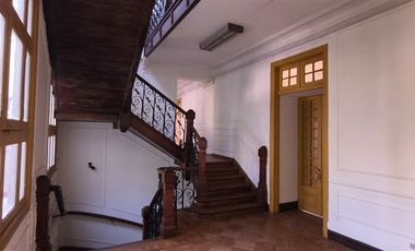 Local Comercial en arriendo en Santiago casona patrimonial