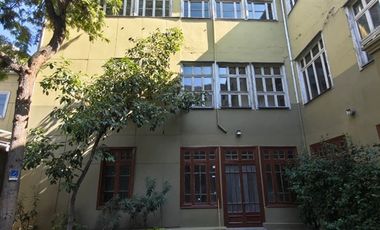 Local Comercial en arriendo en Santiago casona patrimonial