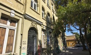 Local Comercial en arriendo en Santiago casona patrimonial
