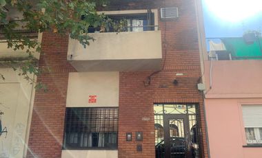 Venta casa de cuatro dormitorios con patio y parriillero. Barrio Echesortu, Rosario