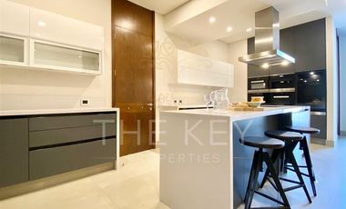 Casa en arriendo de 4 dorm. en Las Condes