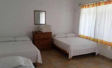 EN VENTA PROPIEDAD IDEAL PARA RENTA VACACIONAL, 10 BUNGALOWS, ALBERCA Y JARDÍN