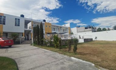 EN VENTA PROPIEDAD IDEAL PARA RENTA VACACIONAL, 10 BUNGALOWS, ALBERCA Y JARDÍN