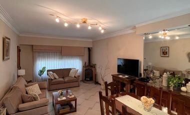 Casa tipo Dúplex de 4 AMBIENTES en venta