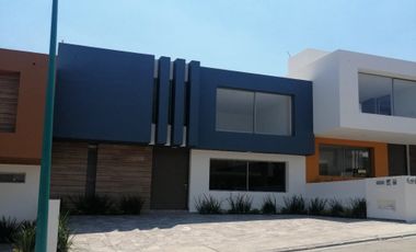 Moderna Casa en venta en Cañadas del Bosque Tres Marías L22 $3,425,000