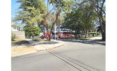 🌟 ¡Oportunidad única para inversionistas y constructores! 🌟

Presentamos este magnífico terreno urbano ubicado en la exclusiva zona de la Urbanizaci