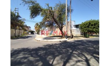 🌟 ¡Oportunidad única para inversionistas y constructores! 🌟

Presentamos este magnífico terreno urbano ubicado en la exclusiva zona de la Urbanizaci