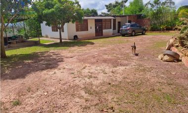 VENTA LOTE CON CASA CAMPESTRE ALTOS DE GUATIGUARA PIEDECUESTA COD:458