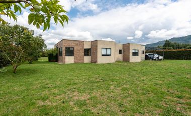 casa en arriendo/venta en condominio campestre parcelación el juncal. Cod A9463
