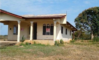 VENTA DE TERRENO EN CHITRE  2,000 Mts CON CASA